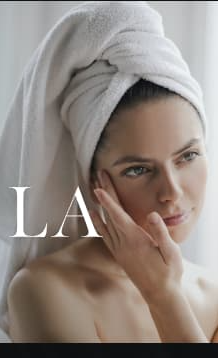 Parenthèse beauté, serviette sur les cheveux